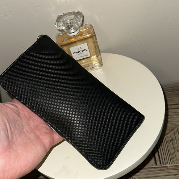 Sold Bottega Veneta Black Lambskin Leather Zip Around Wallet EUC - Picture 5 of 10